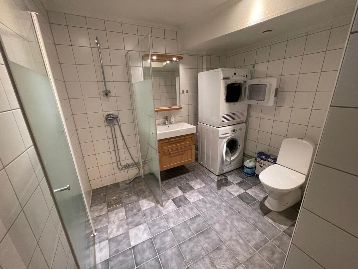 Fint, Gratis Parkering, Med 20 Min Till Goeteborg C Kungälv Buitenkant foto