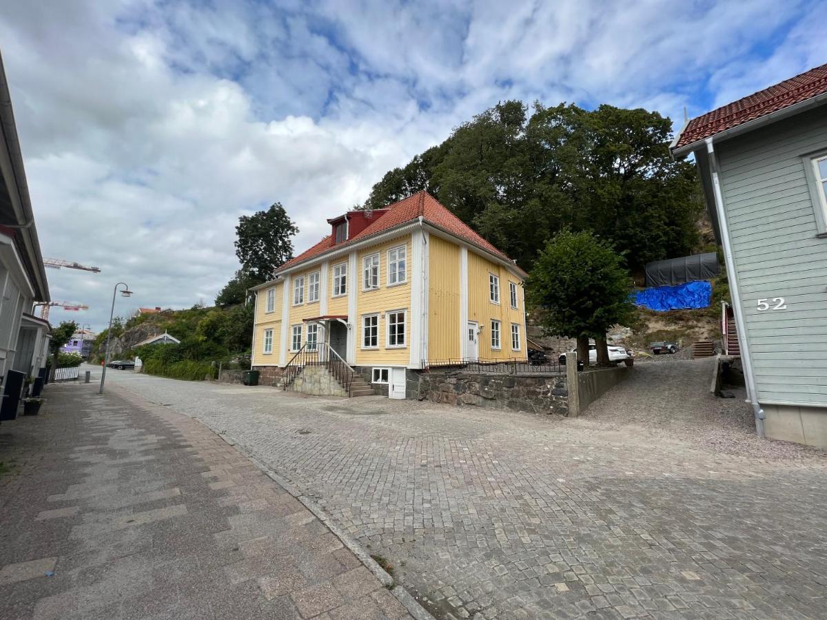 Fint, Gratis Parkering, Med 20 Min Till Goeteborg C Kungälv Buitenkant foto