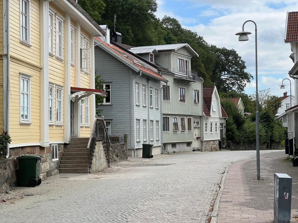 Fint, Gratis Parkering, Med 20 Min Till Goeteborg C Kungälv Buitenkant foto